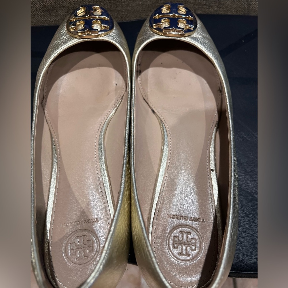 Tory Burch Gold Ballet Flats with Logo Medallion, size 10.5 - Picture 2 of 10